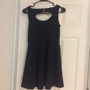 Pageboy black lace dress